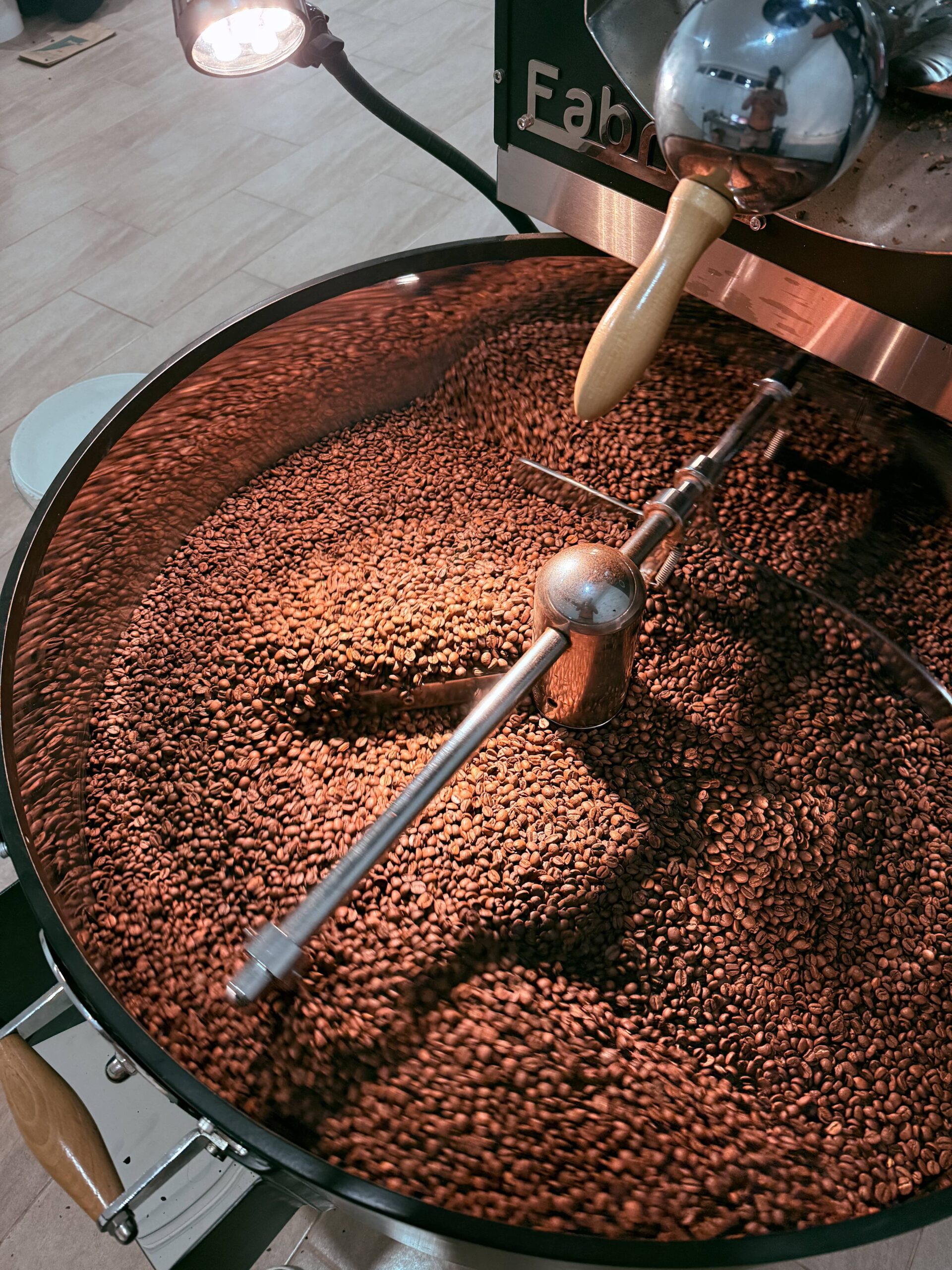 Prăjitorie artizanală Smokey Coffee